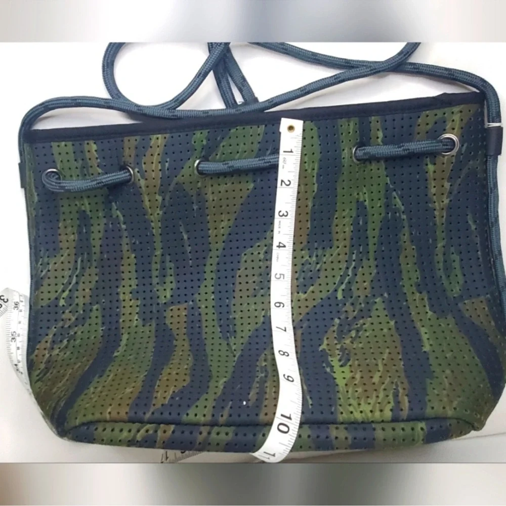 Chuchka NWT Becki Bucket Bag- Camo Neoprene Bag In Lightweight From Australia - Picture 7 of 14